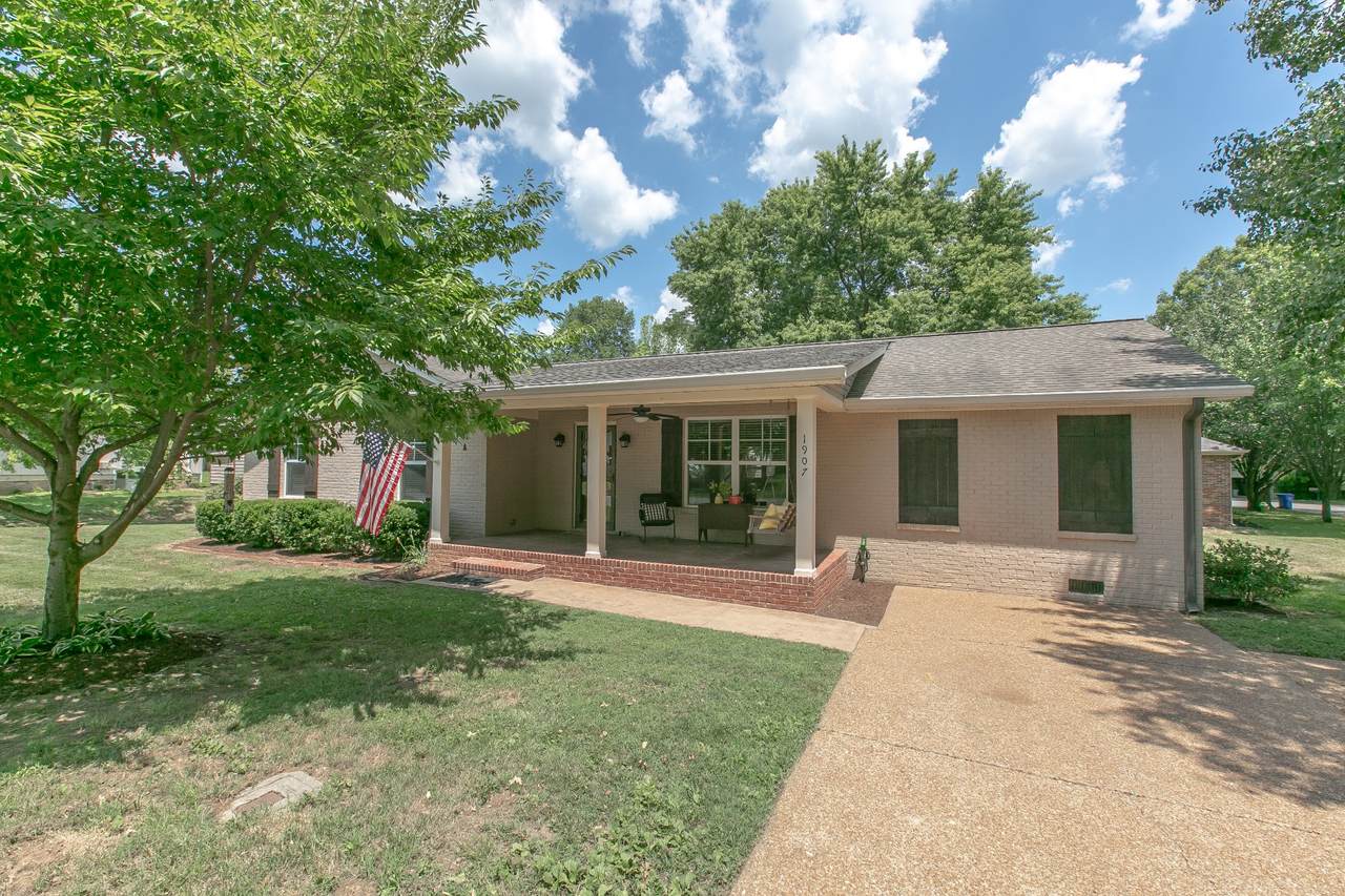 1907 Redbud Ct - Photo 1