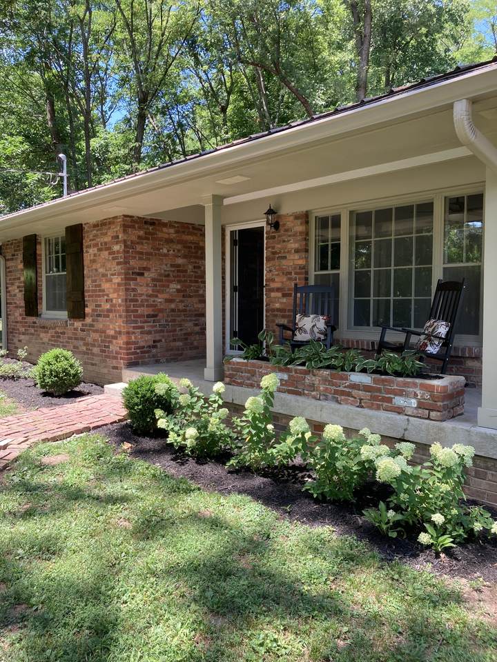 525 Donald St - Photo 1