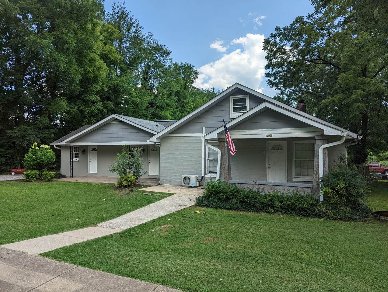 1004 Ewing Blvd - Photo 1