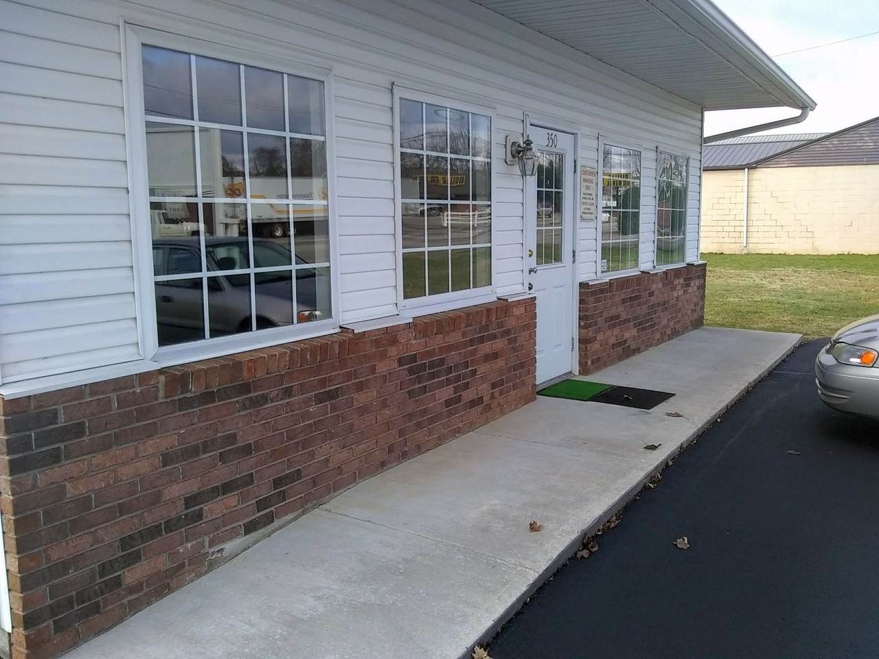 350 W Broad St - Photo 1