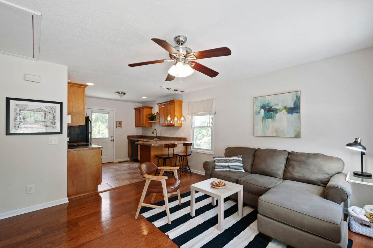 1027 College Ave - Photo 1