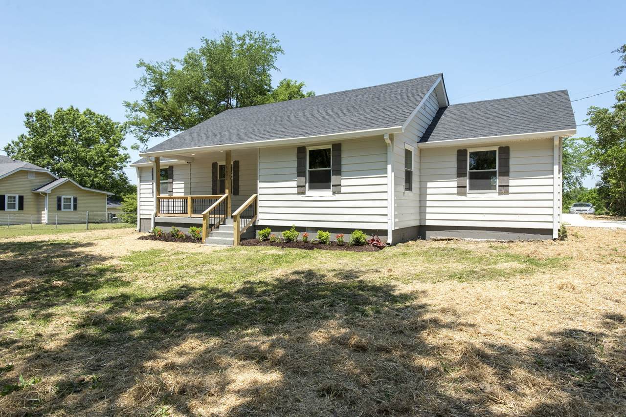 1621 E Stewarts Ln - Photo 1