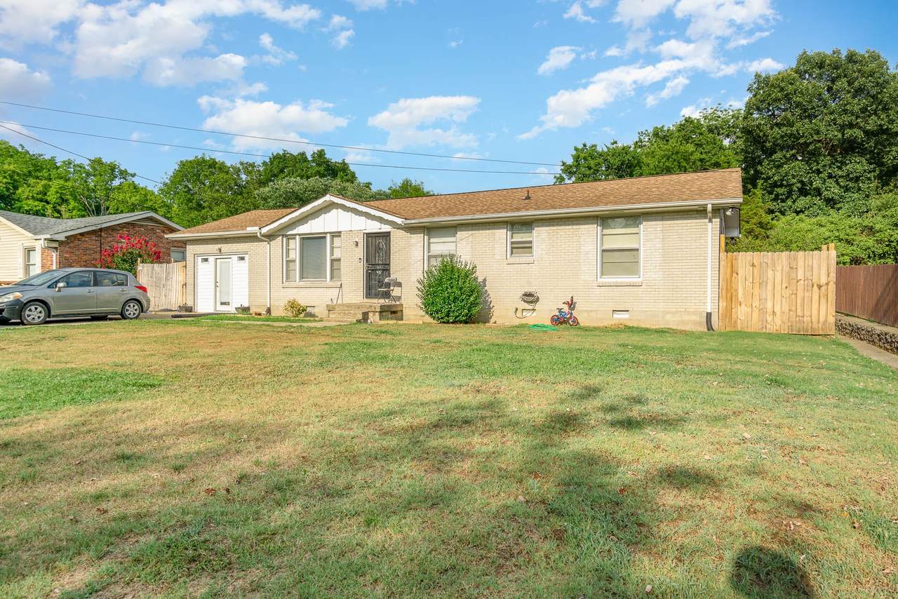 3188 Robwood Dr - Photo 1