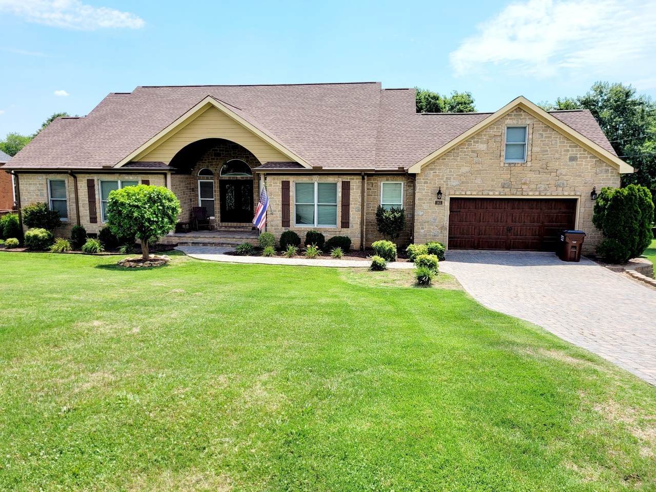 1913 Pointe Barton Dr - Photo 1