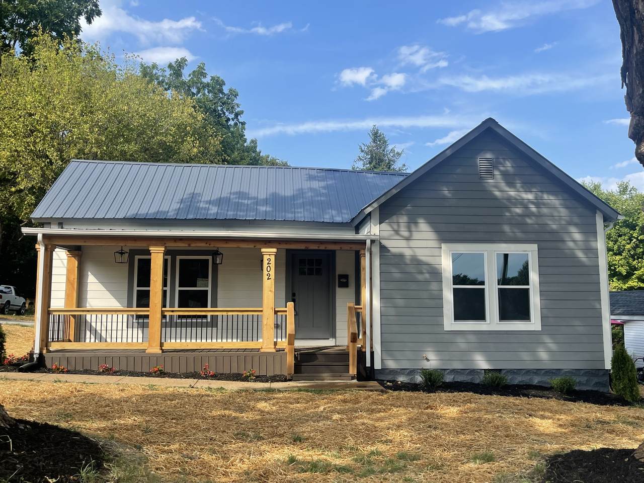 202 Cherry St - Photo 1
