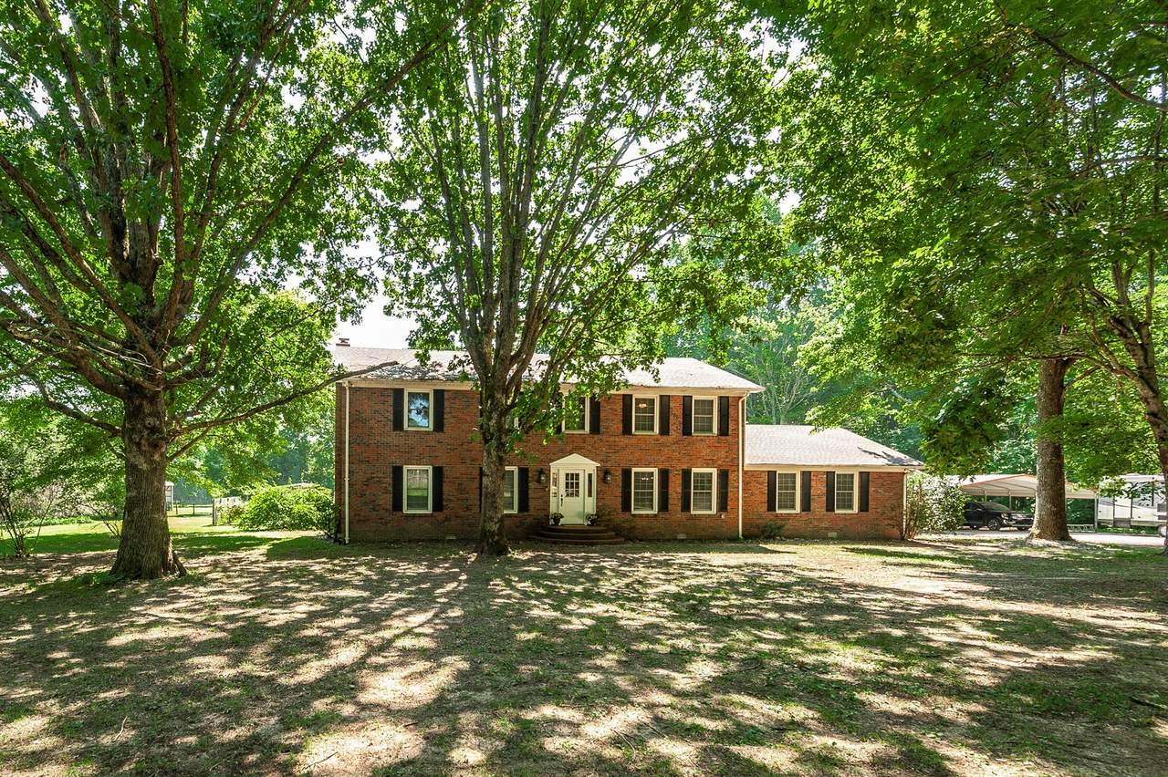 1370 Siloam Church Rd - Photo 1