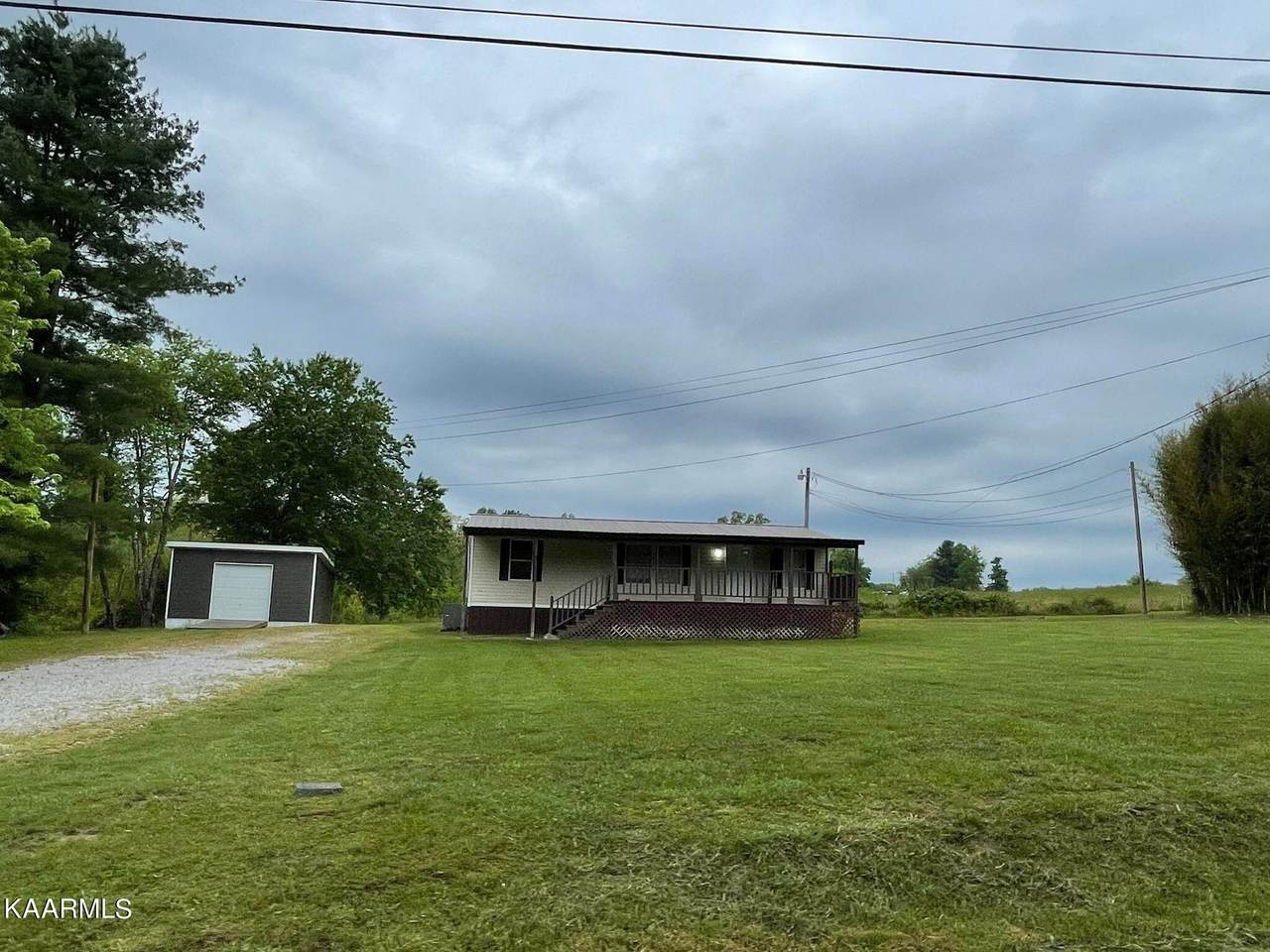 146 Woodlawn Dr - Photo 1