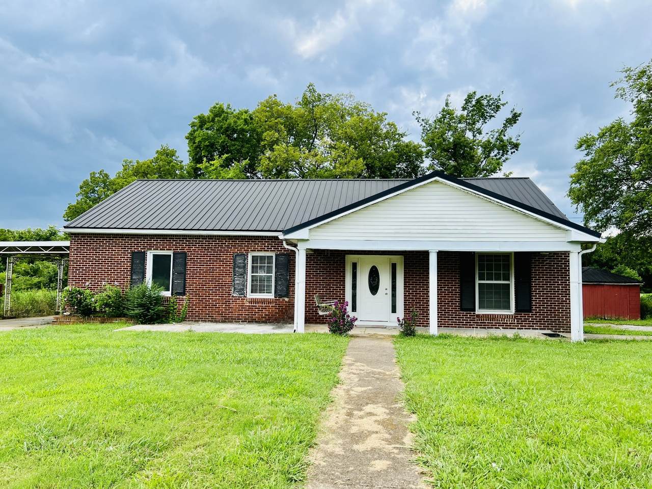 1556 Sparta Pike - Photo 1