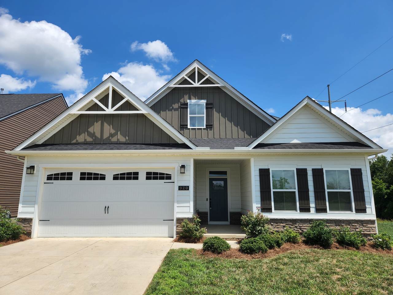 920 Carnation Dr - Photo 1