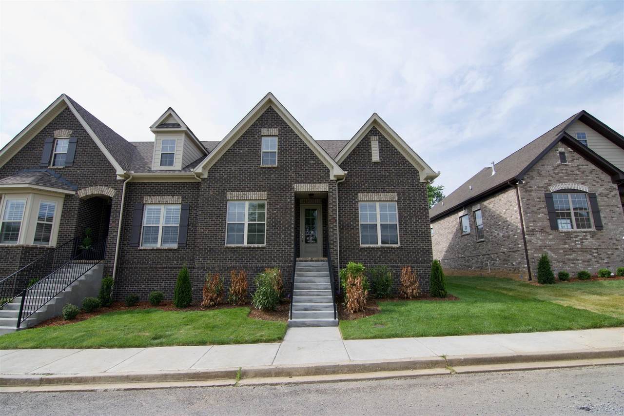 1083 E Cavaletti Cir - Photo 1