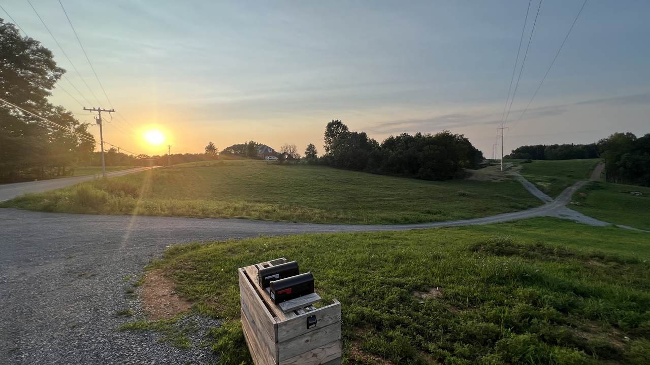 4015 Trough Springs Rd - Photo 1