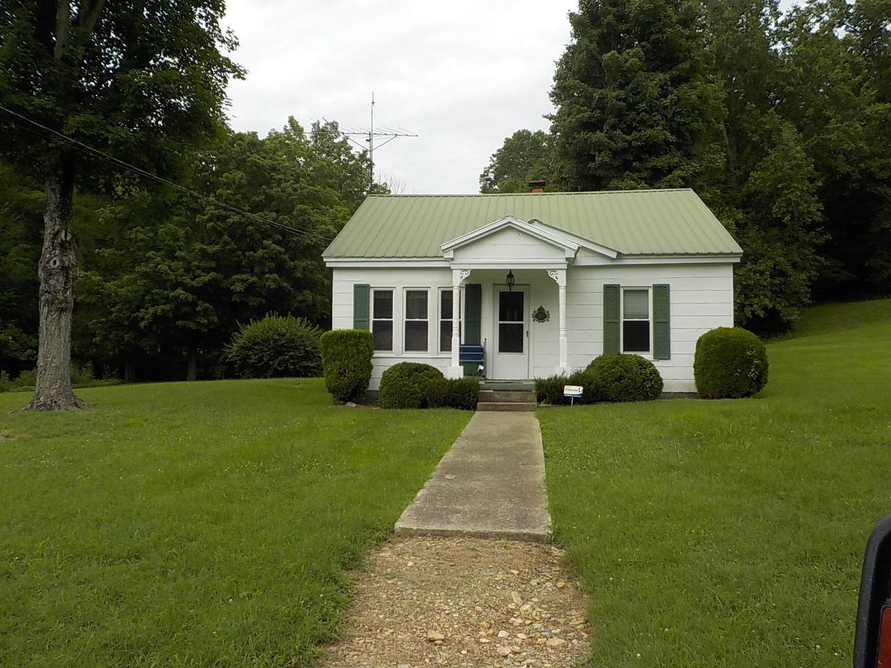 721 Bugg Hollow Rd - Photo 1