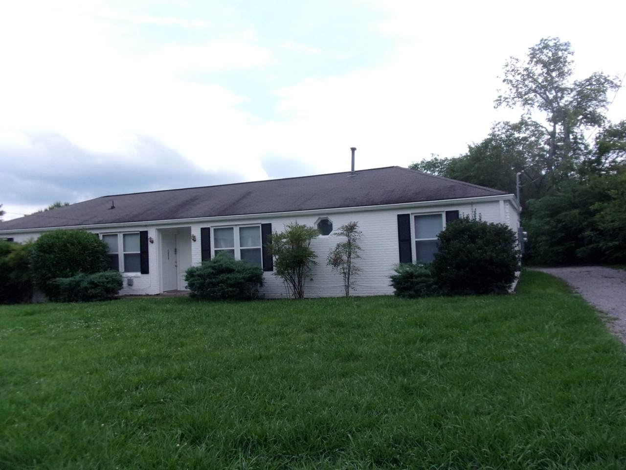 1506 Idlewild Dr - Photo 1