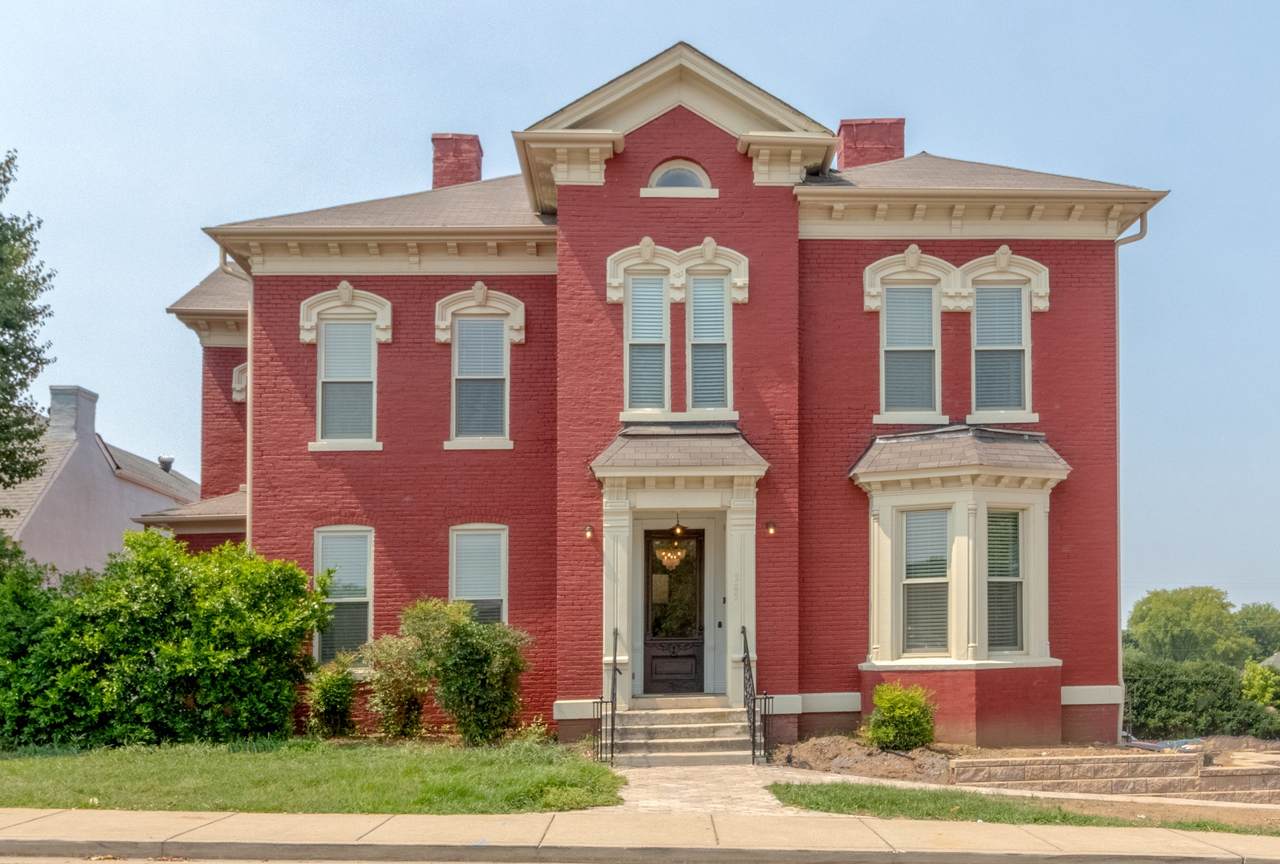 305 Main St - Photo 1