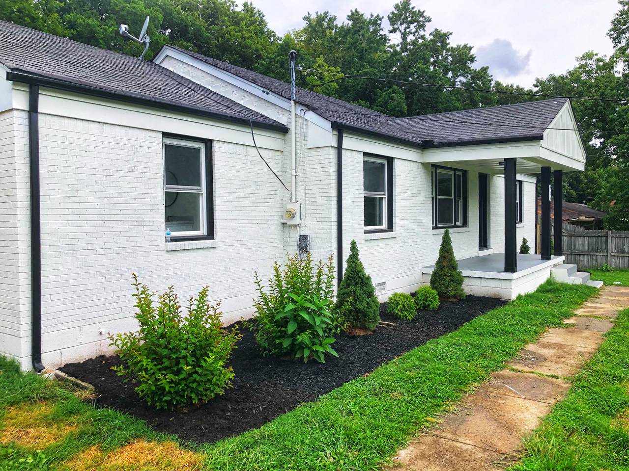 904 Freywood Dr - Photo 1