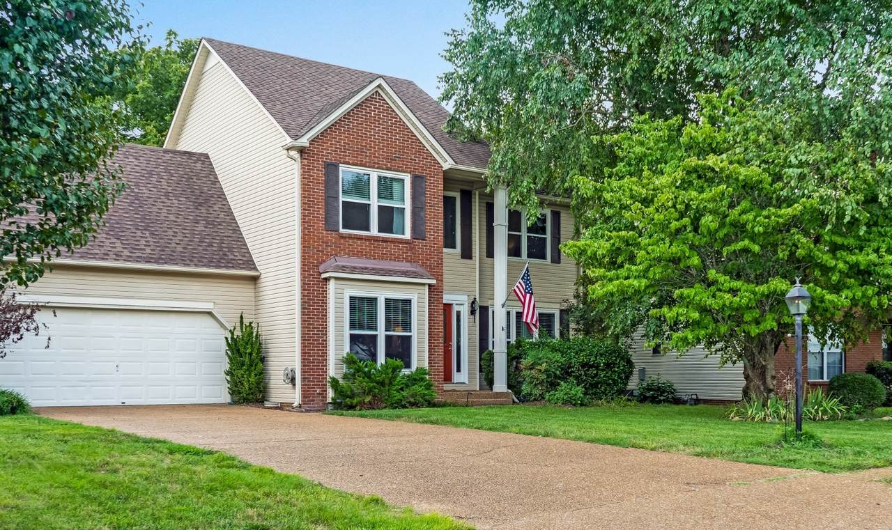 1910 Kent Ln - Photo 1