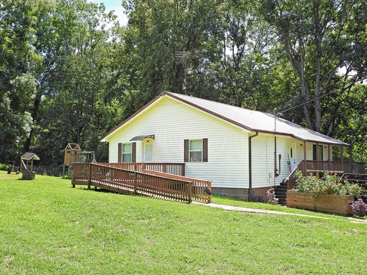 273 Patricia Cir - Photo 1