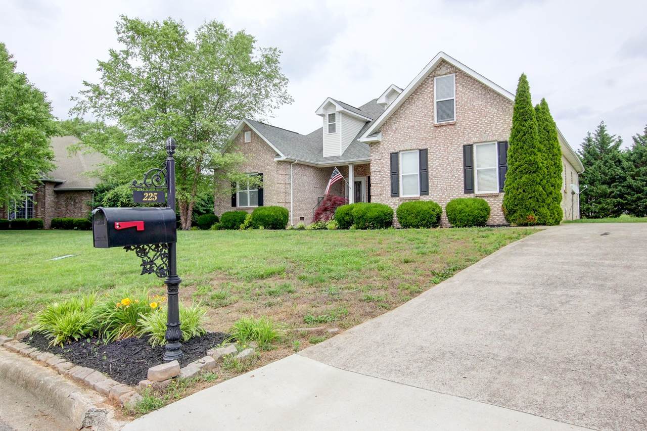 225 Gray Hawk Trl - Photo 1