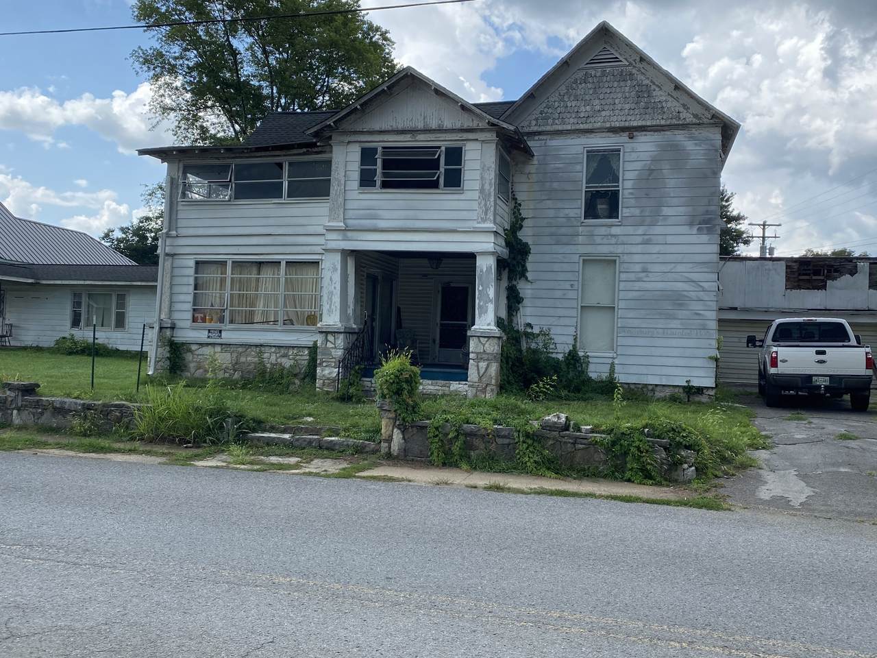 250 Main St - Photo 1