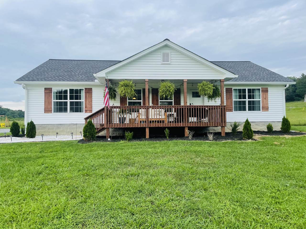 890 W Main St - Photo 1