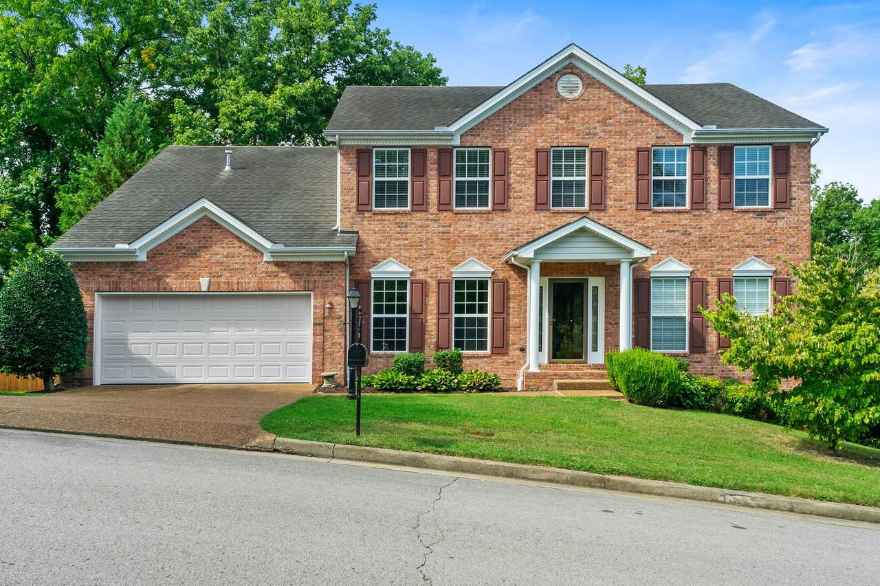 1009 Heathfield Cir - Photo 1