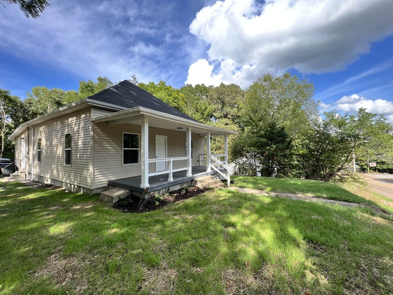 712 W Wood St - Photo 1