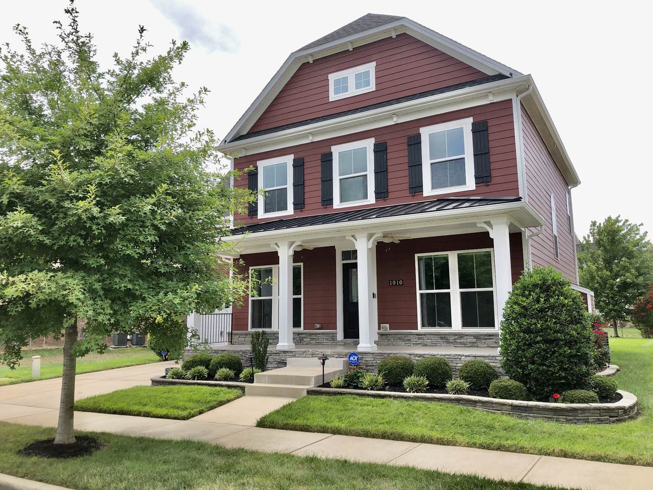 1010 Linden Isle Dr - Photo 1