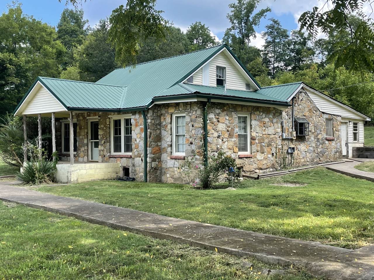 5629 Bryant Hollow Rd - Photo 1
