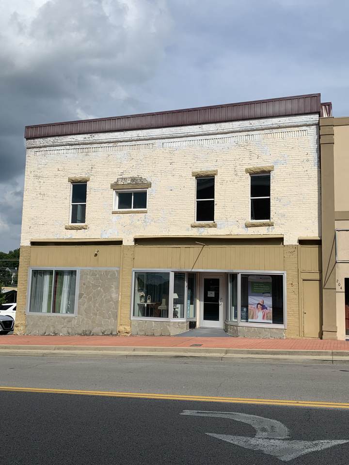 208 N Main St - Photo 1