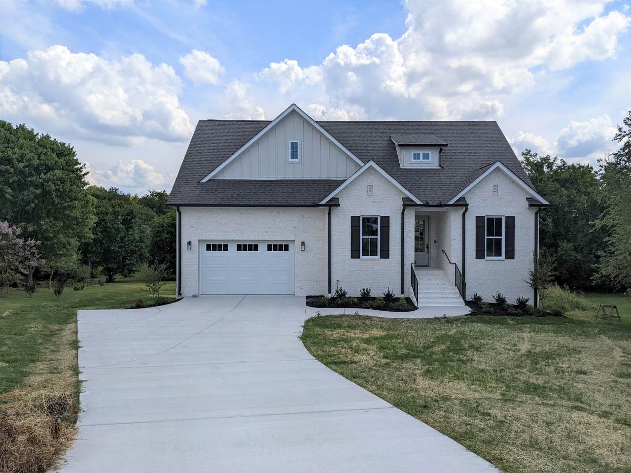 1211 Meadowview Dr - Photo 1