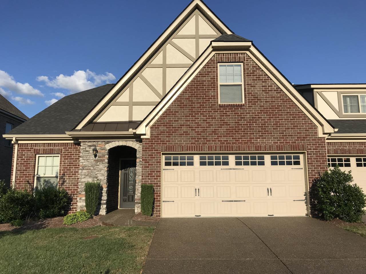 1418 Whispering Oaks Dr - Photo 1