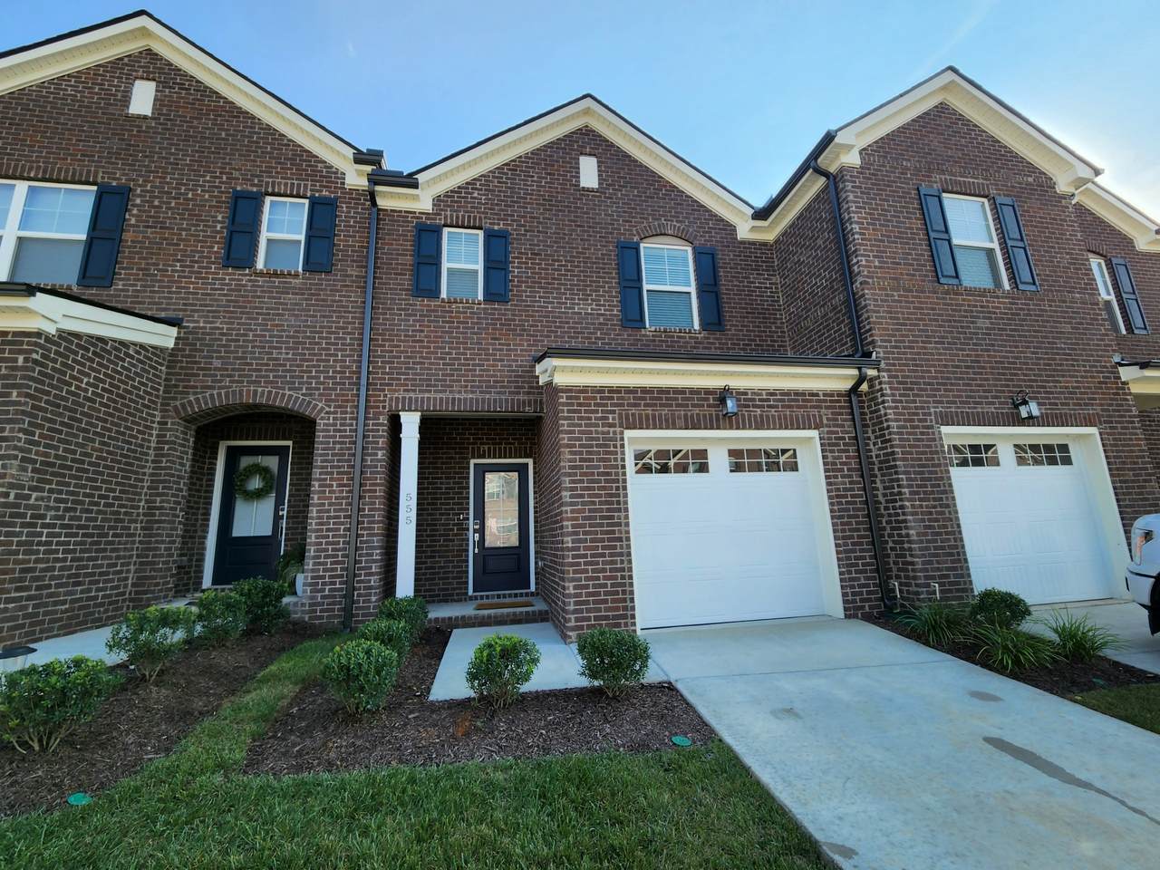 555 Becks Pl - Photo 1