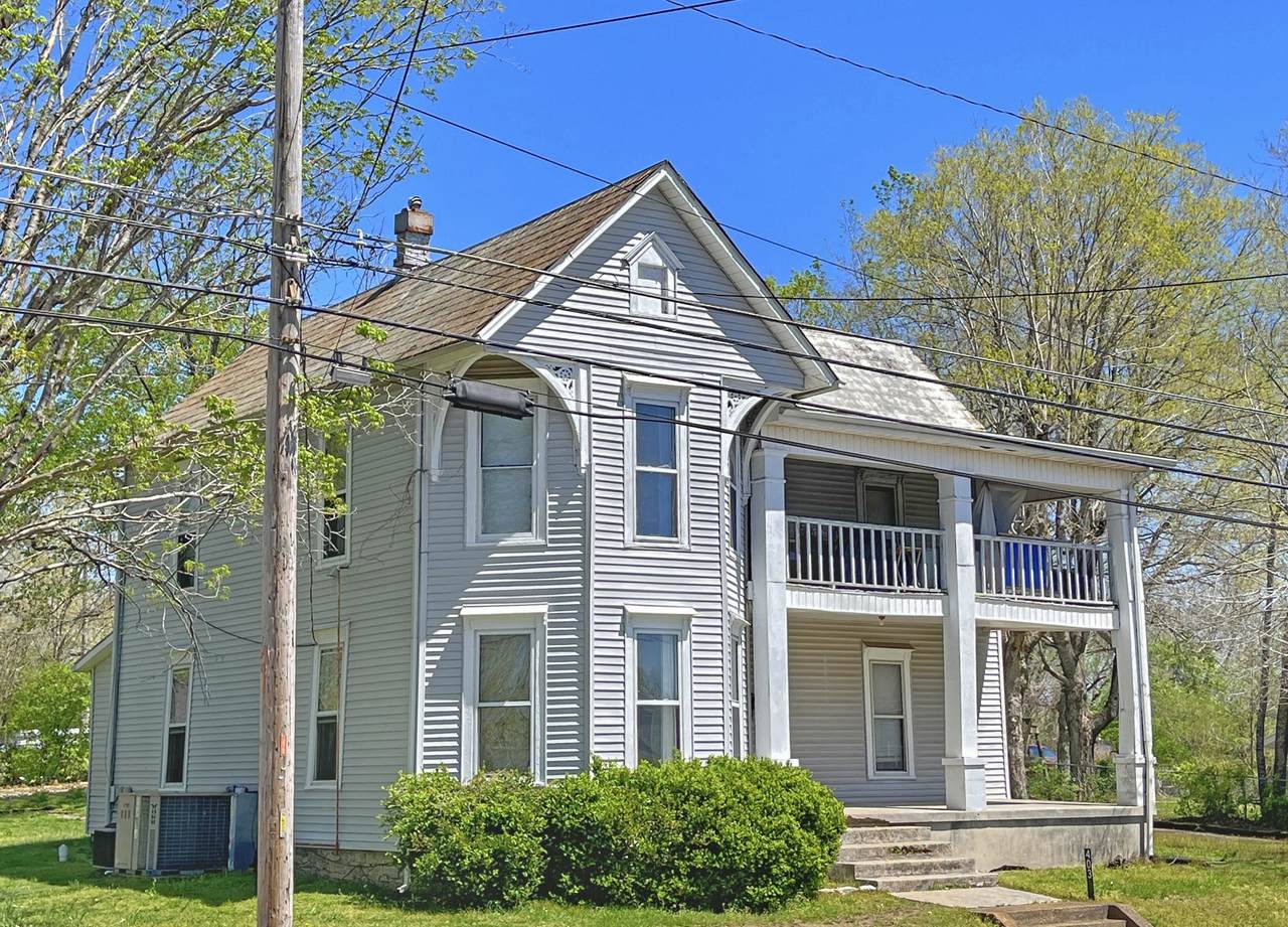 403 W College St - Photo 1
