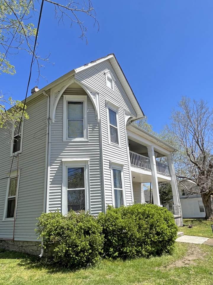 403 W College St - Photo 1