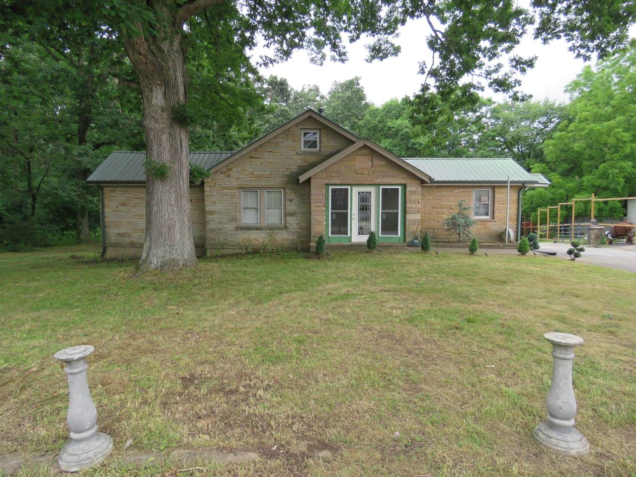 815 N York Hwy - Photo 1
