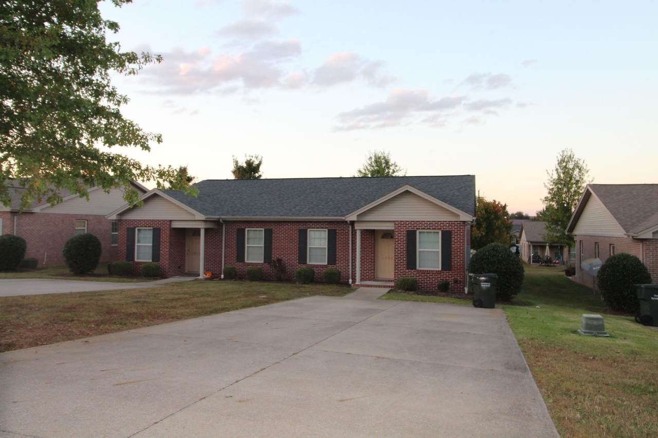 1008 Pin Oak Dr. Unit A - Photo 1