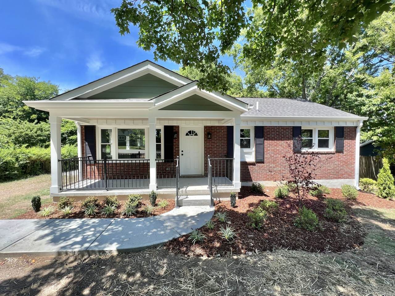 307 James Ave - Photo 1
