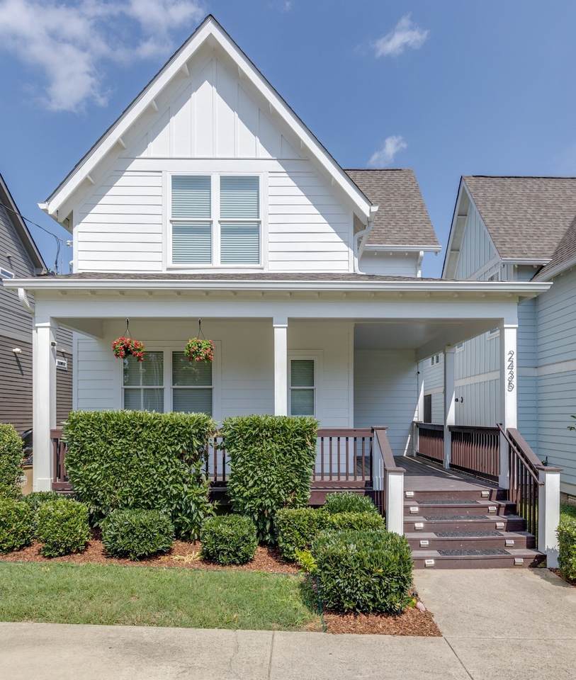 2435 Chapman Dr - Photo 1