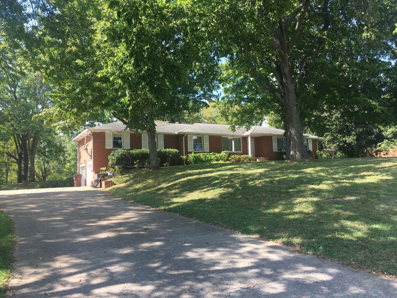 1173 Hunters Ln - Photo 1