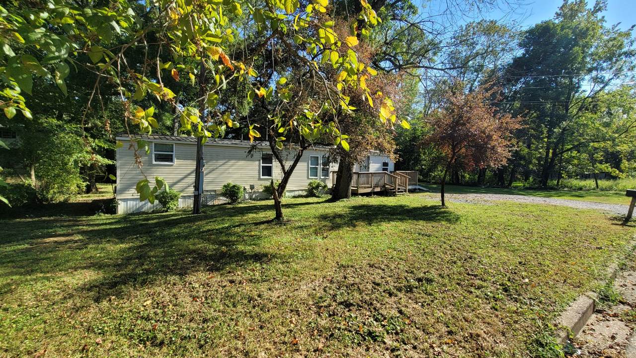 403 W Waggoner St - Photo 1