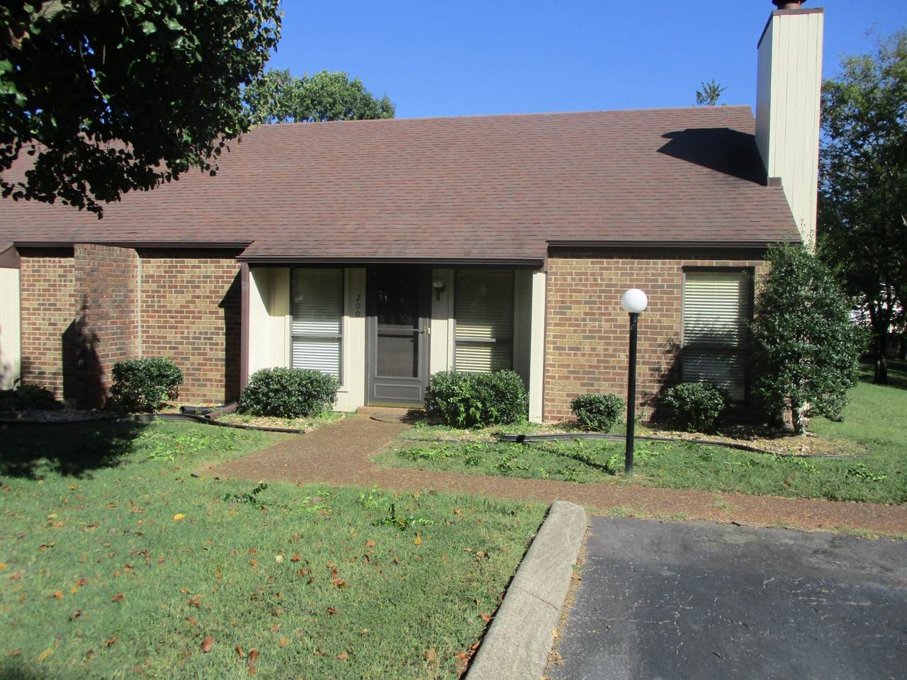 200 Castlewood Ln - Photo 1
