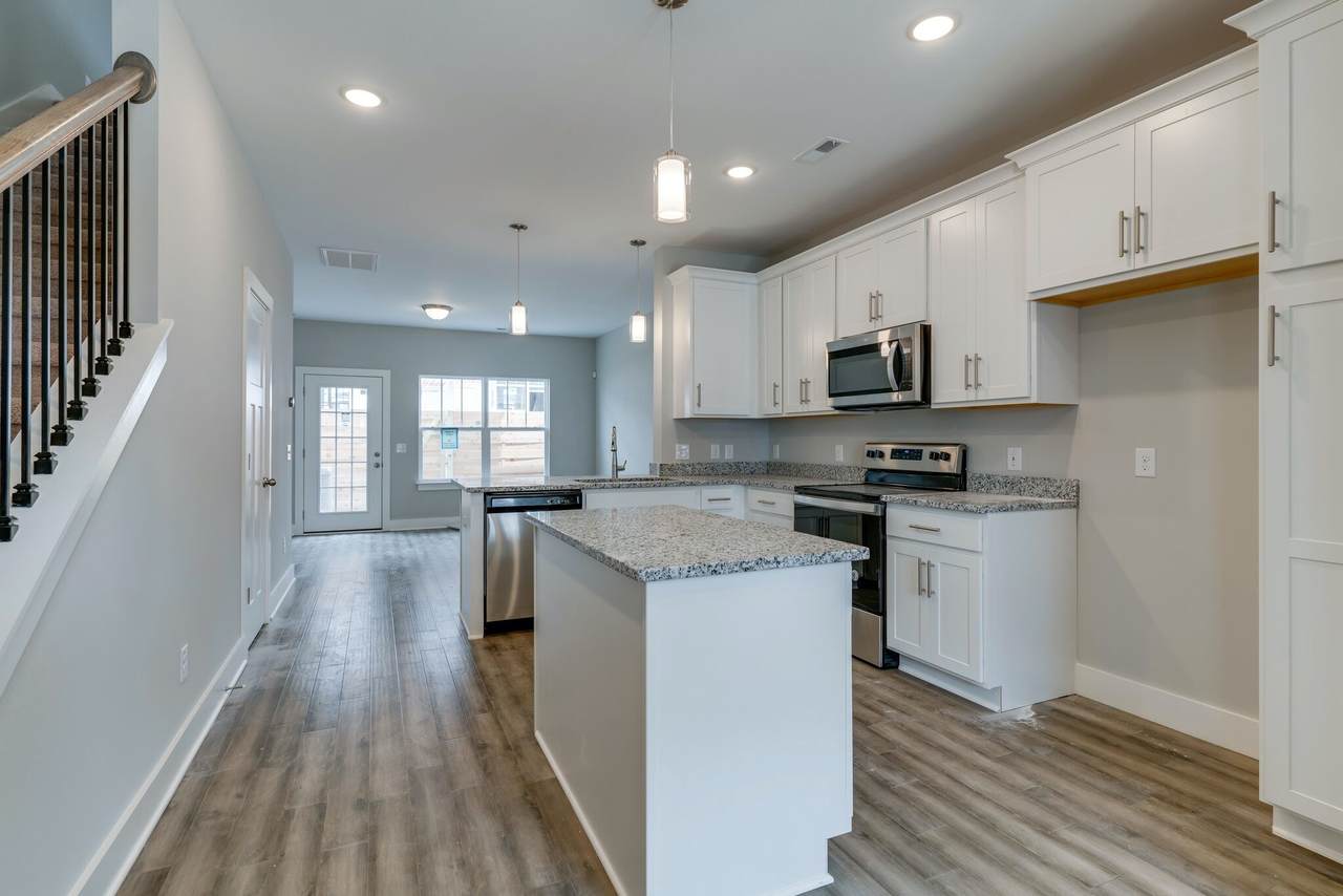 2530 Hanford Ave - Photo 1