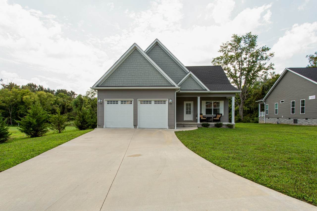 217 Oak St - Photo 1