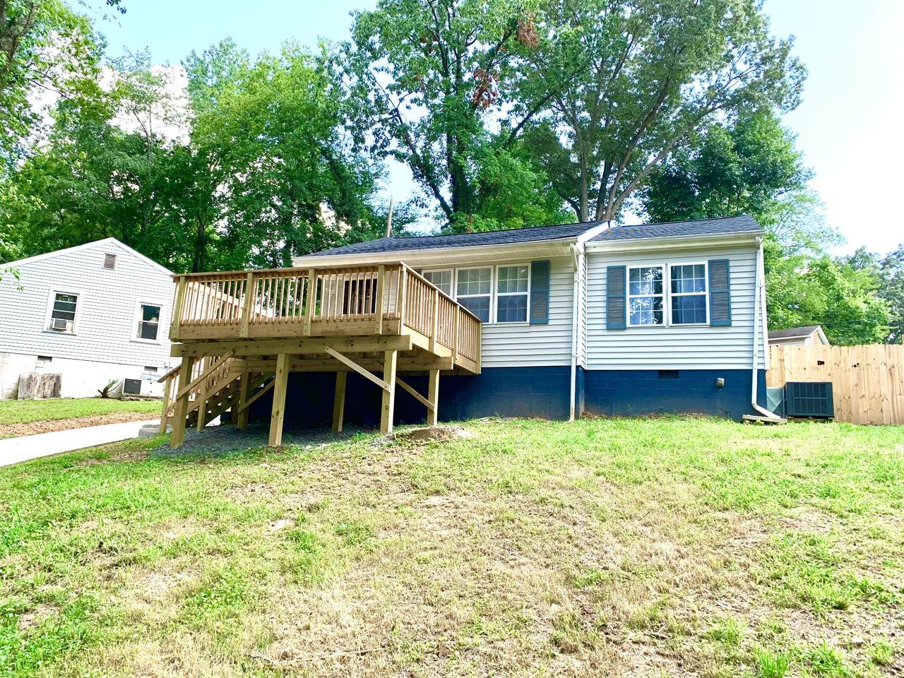 714 Woodlawn Dr - Photo 1