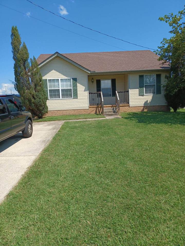 308 Pioneer Dr - Photo 1