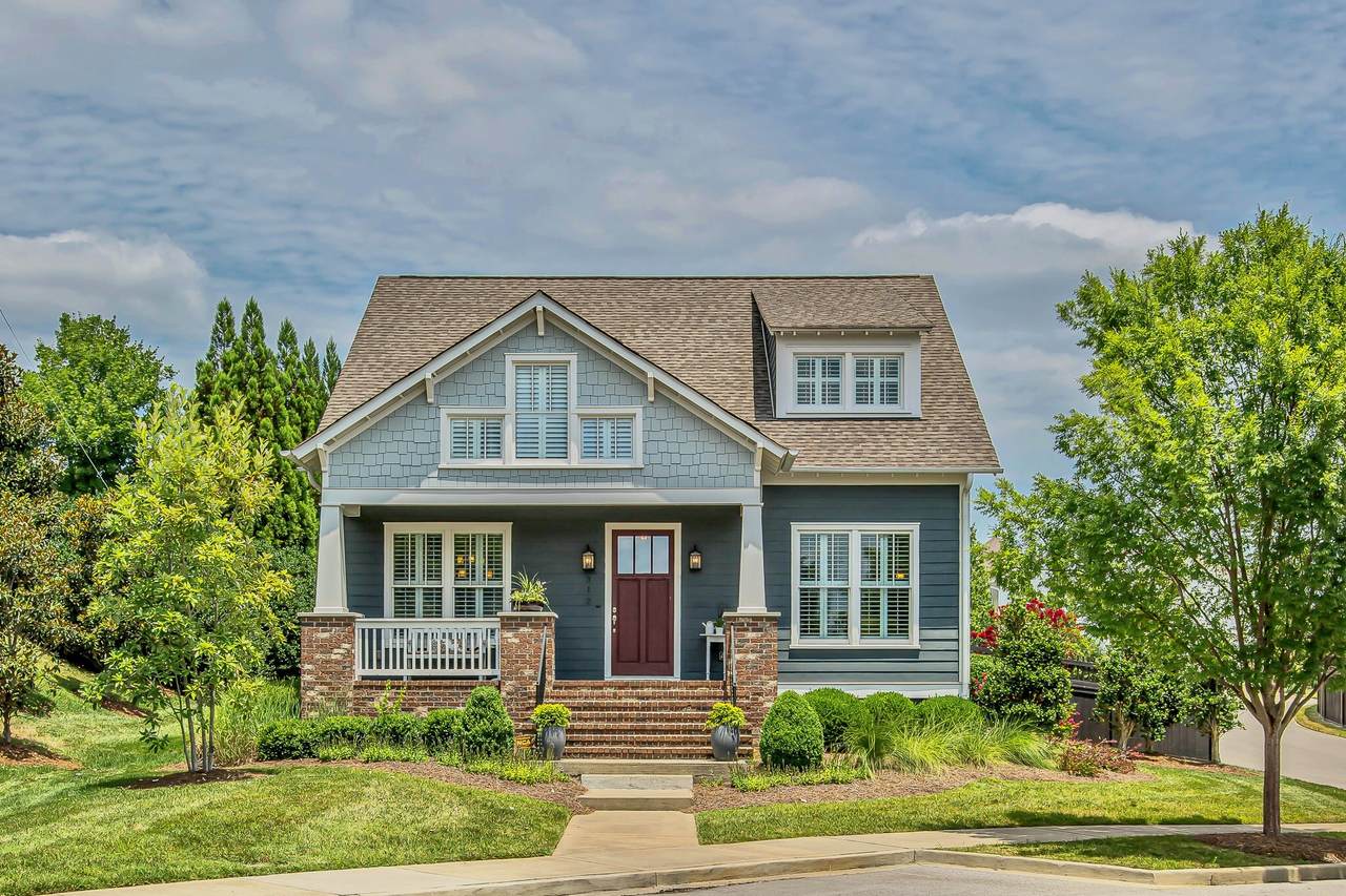 312 Walter Roberts St - Photo 1