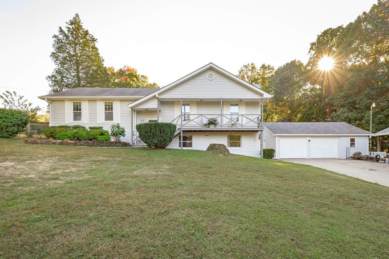1004 Red Oak Dr - Photo 1