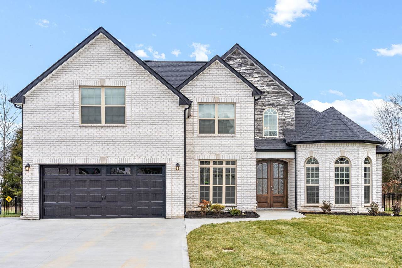 1076 Chagford Dr - Photo 1