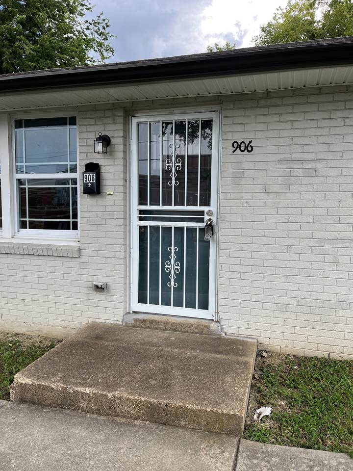 906 25th Ave - Photo 1