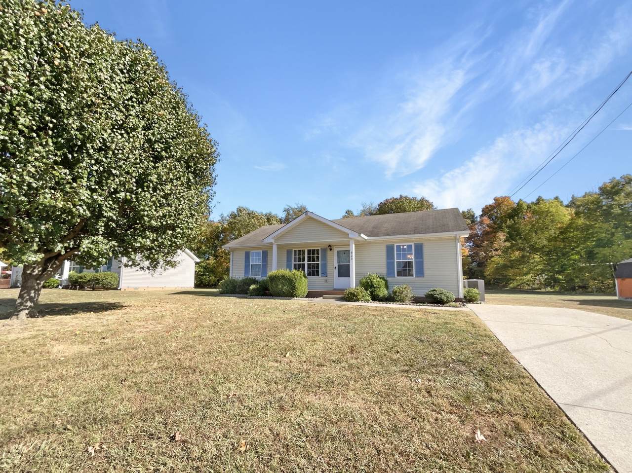 925 Crabapple Ln - Photo 1